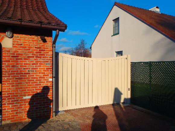 poort met planken in de kader tussenafstand 2 cm.JPG